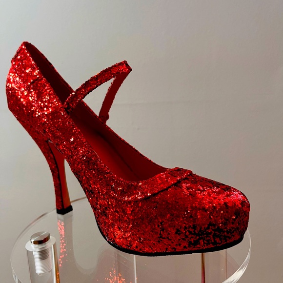 Red heels - Picture 3 of 4